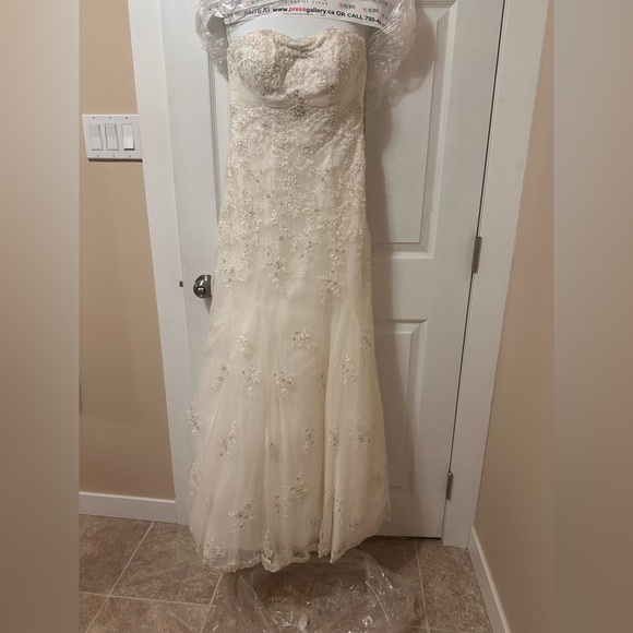 Oleg Cassini wedding dress ivory size 4 - Picture 6 of 11